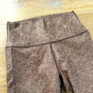 Snakeskin mauve shiny leggings size S